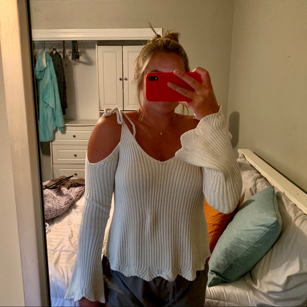 BEAUTIFUL off-white open shoulder blouse